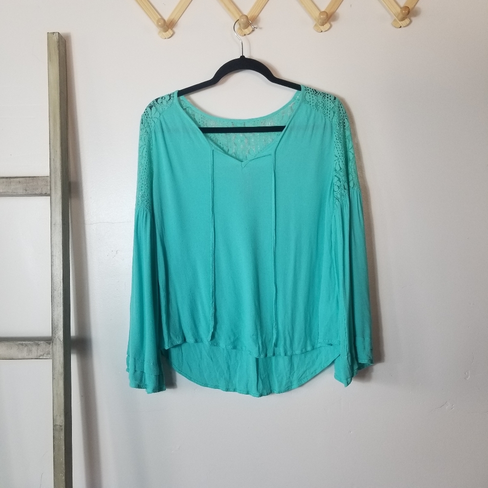 ENTRO BOHO TOP WITH TIE FRONT WITH LACE FLARED SLEEVE SIZE S